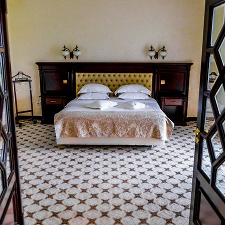 Hotel Golden House Craiova Esterno foto