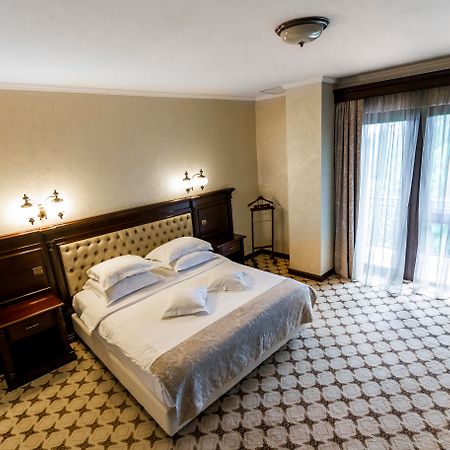 Hotel Golden House Craiova Esterno foto