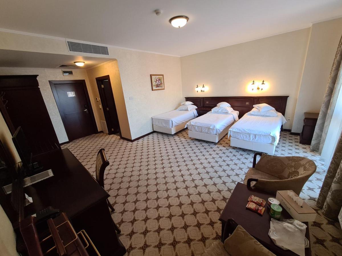 Hotel Golden House Craiova Esterno foto