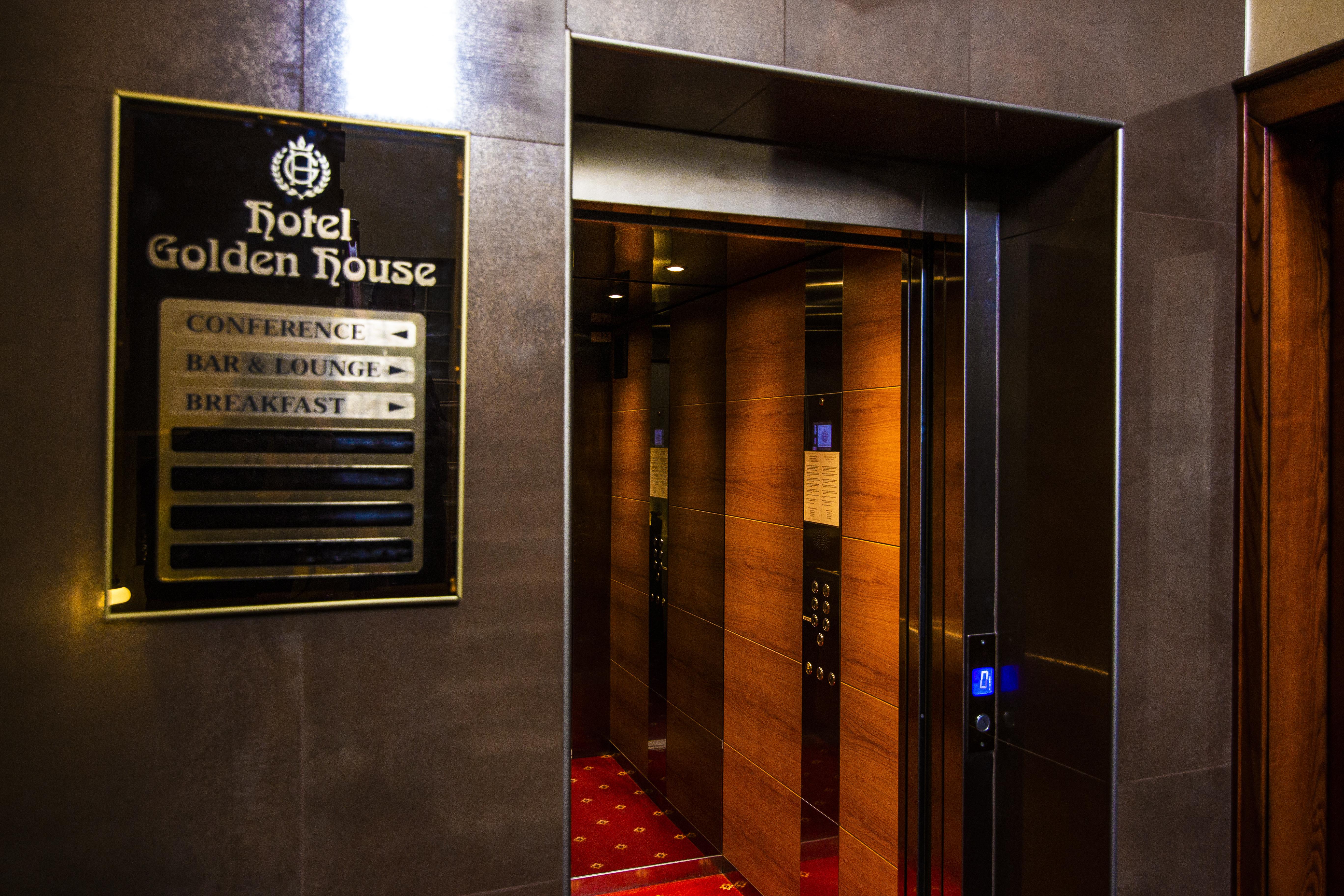 Hotel Golden House Craiova Esterno foto