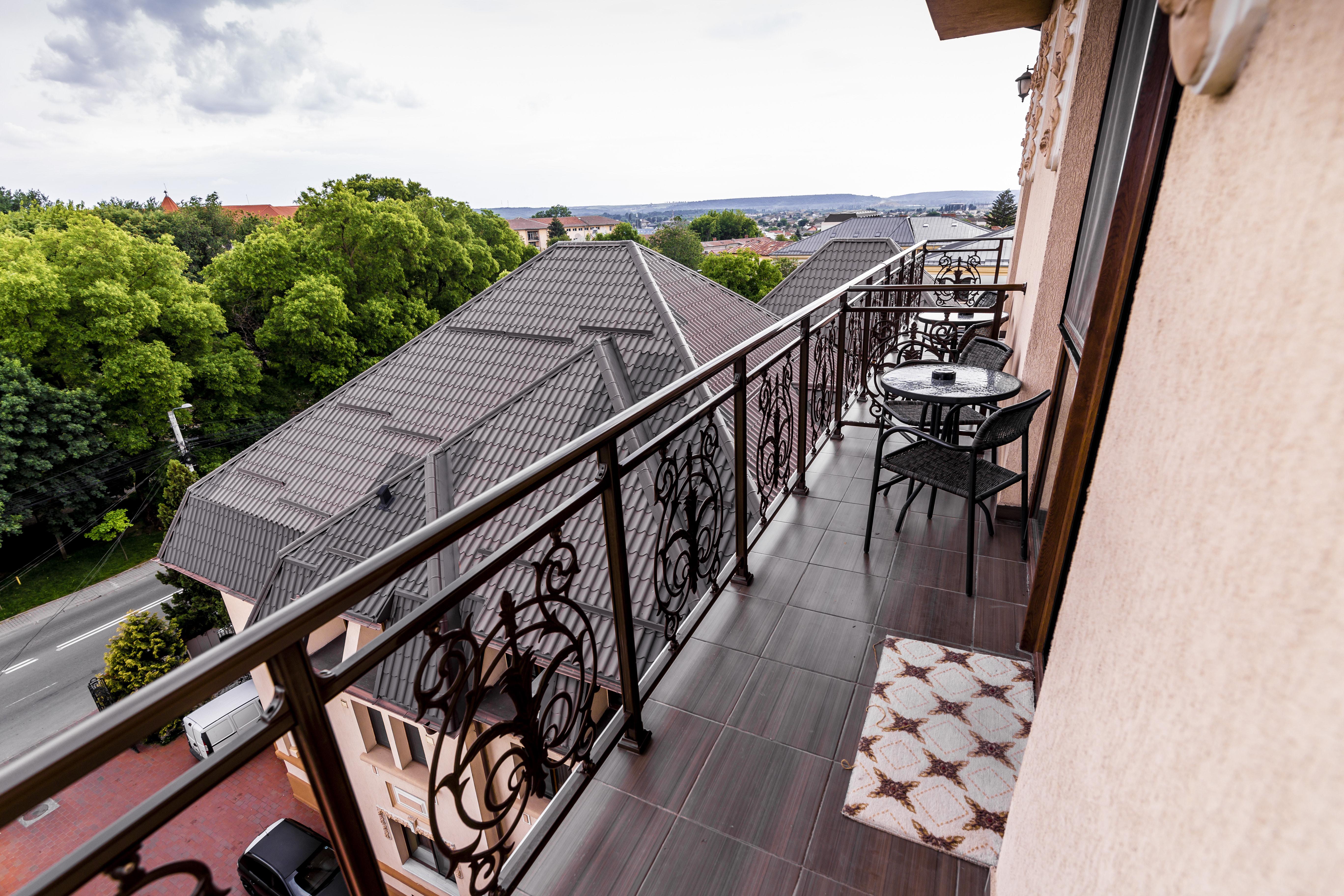 Hotel Golden House Craiova Esterno foto