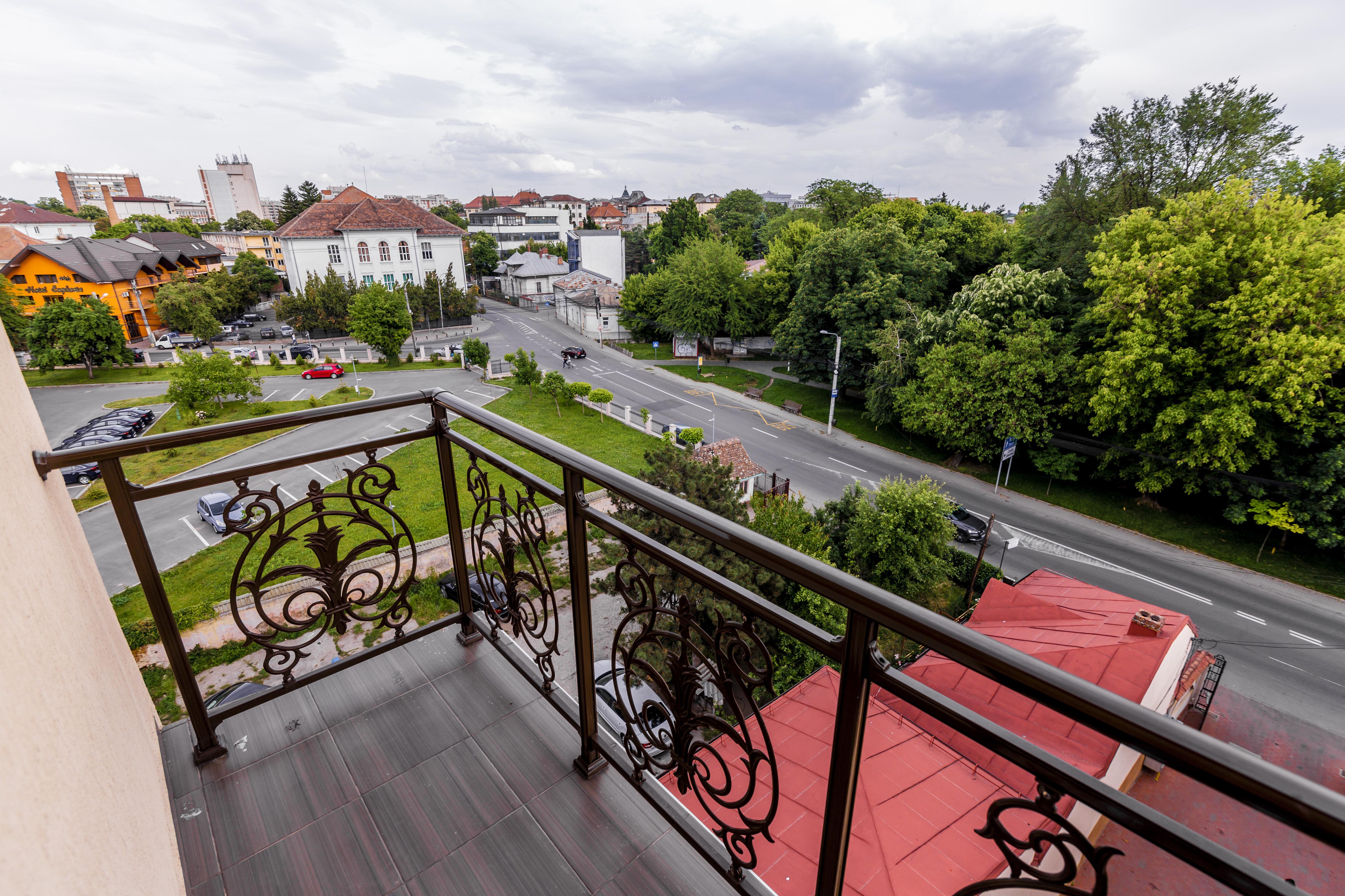 Hotel Golden House Craiova Esterno foto