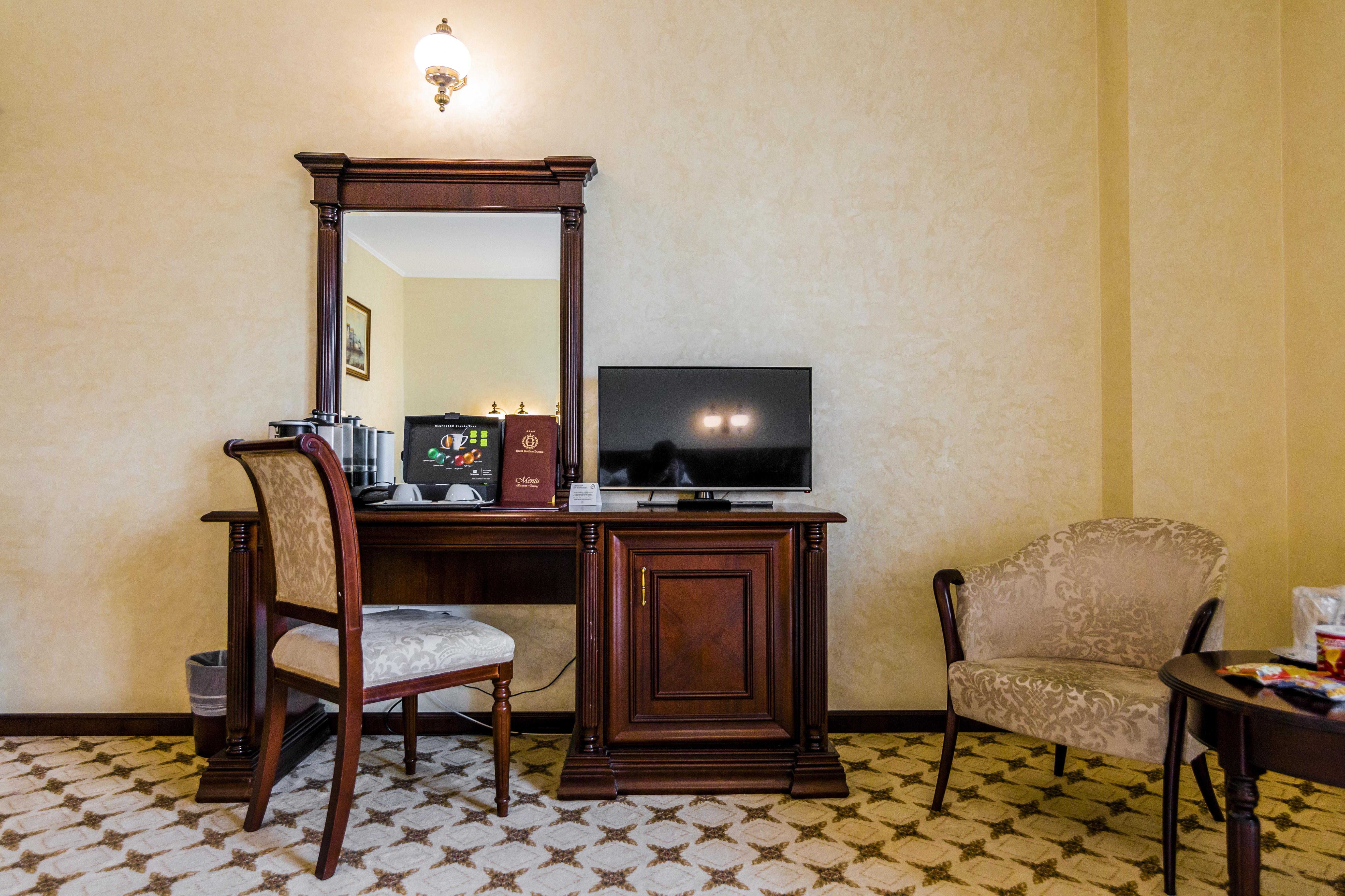 Hotel Golden House Craiova Esterno foto