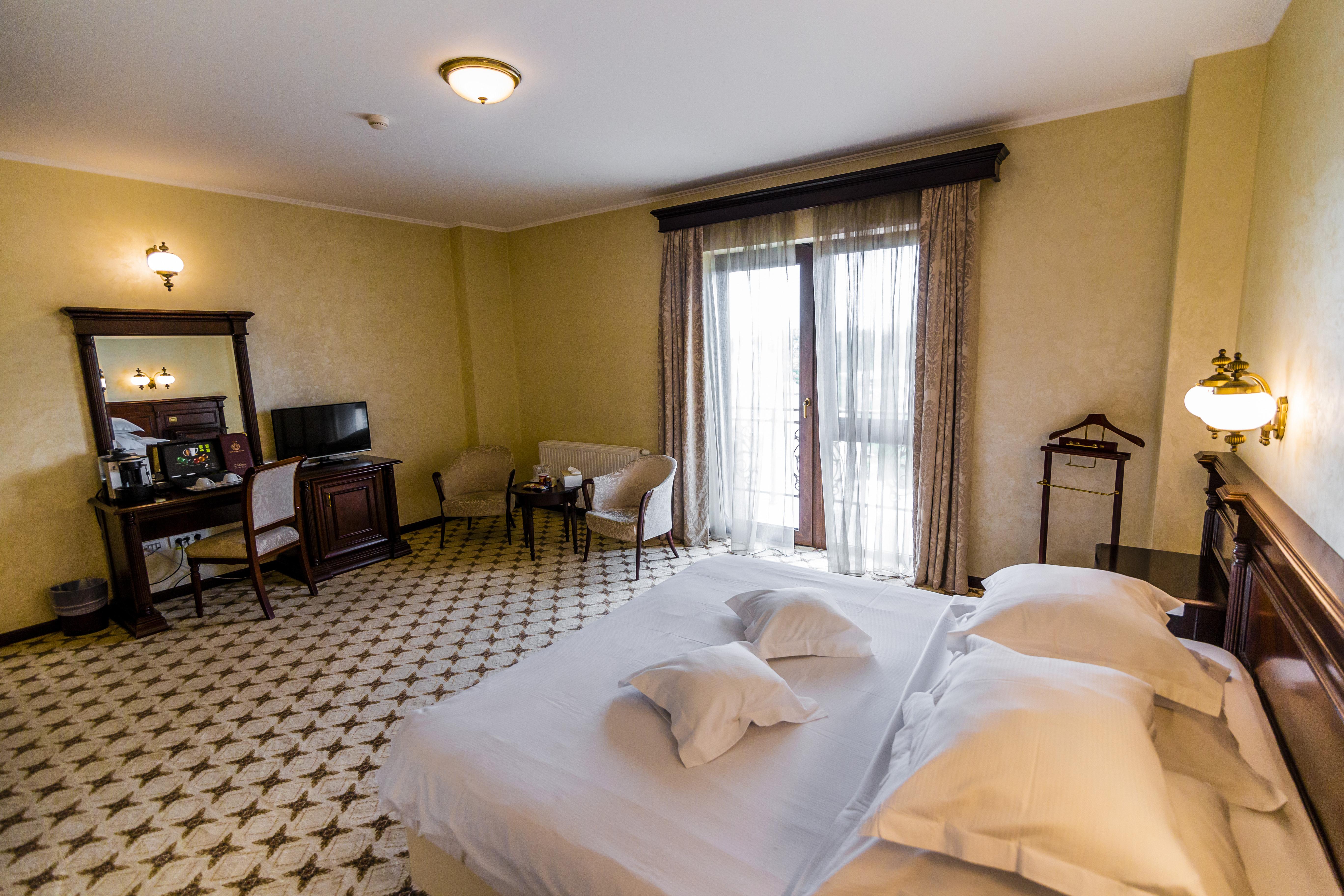 Hotel Golden House Craiova Esterno foto