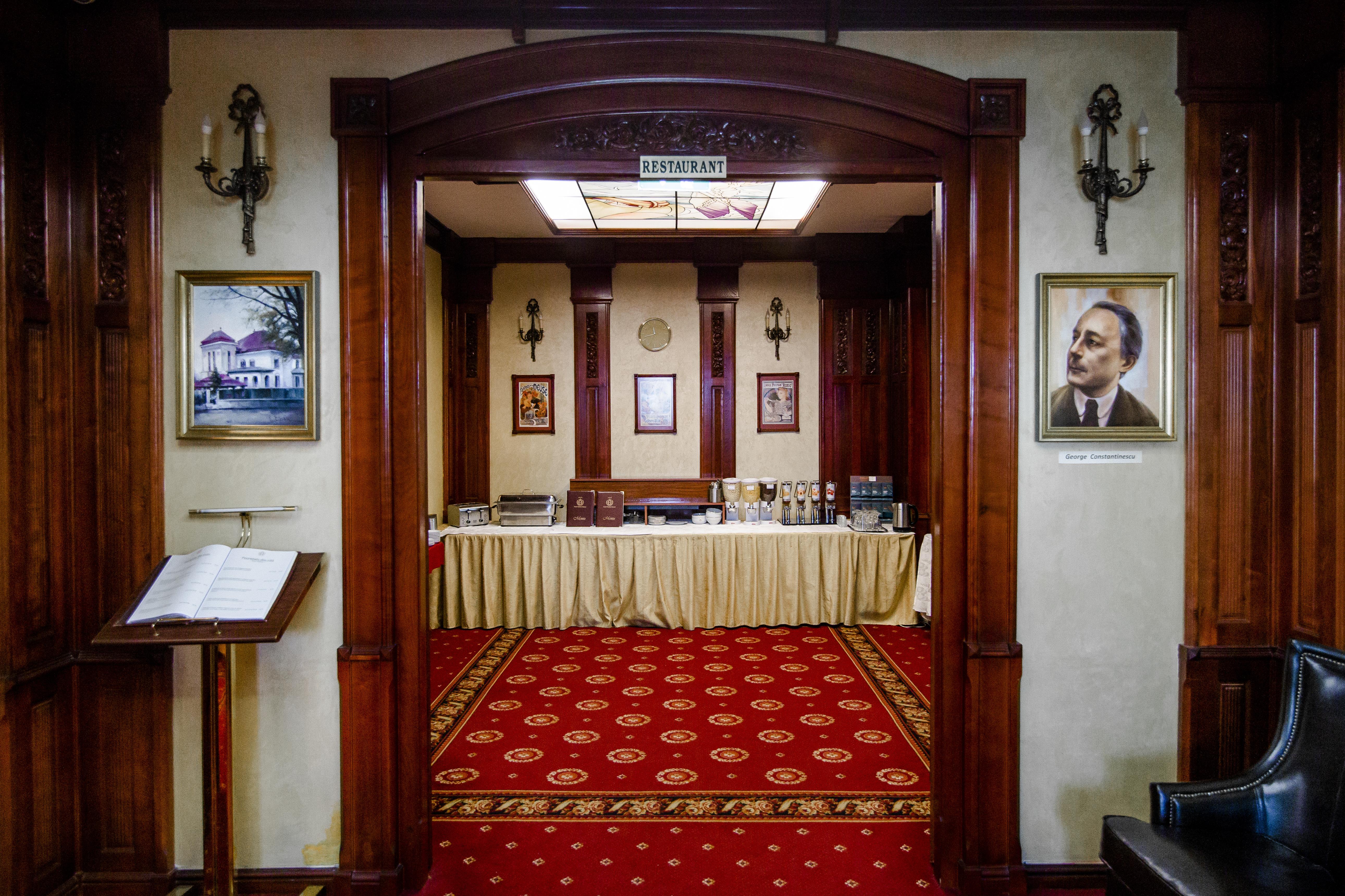 Hotel Golden House Craiova Esterno foto