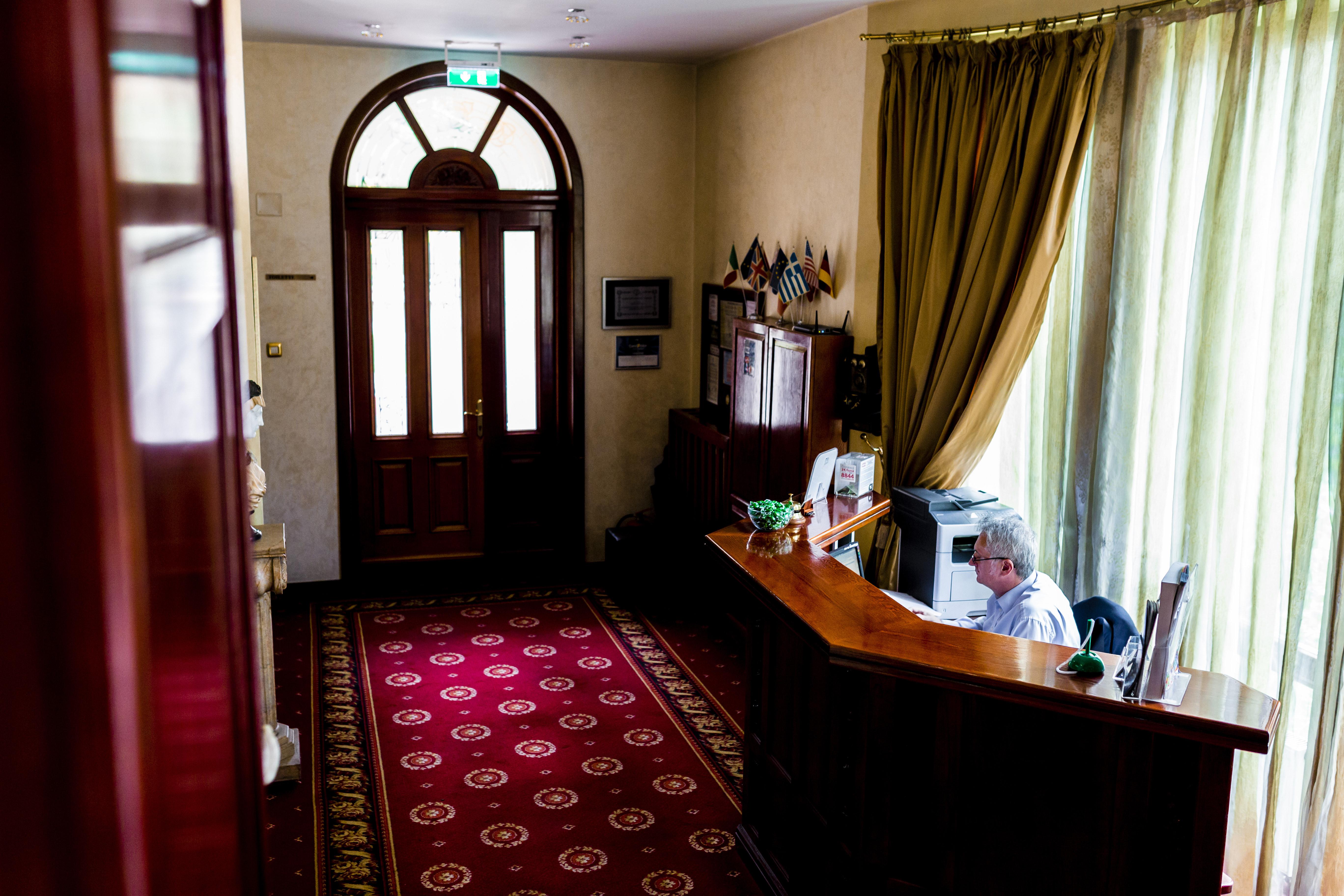 Hotel Golden House Craiova Esterno foto