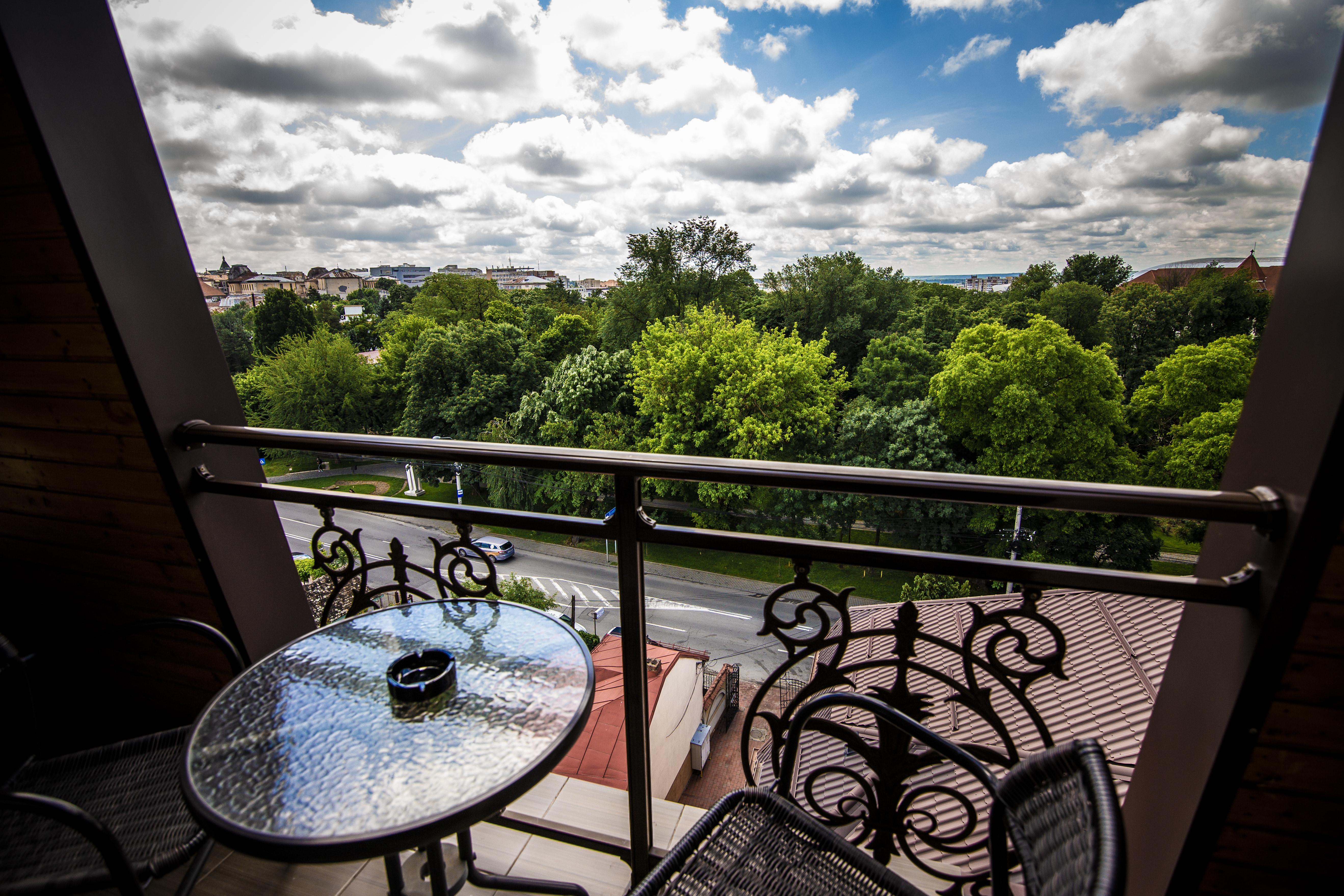 Hotel Golden House Craiova Esterno foto
