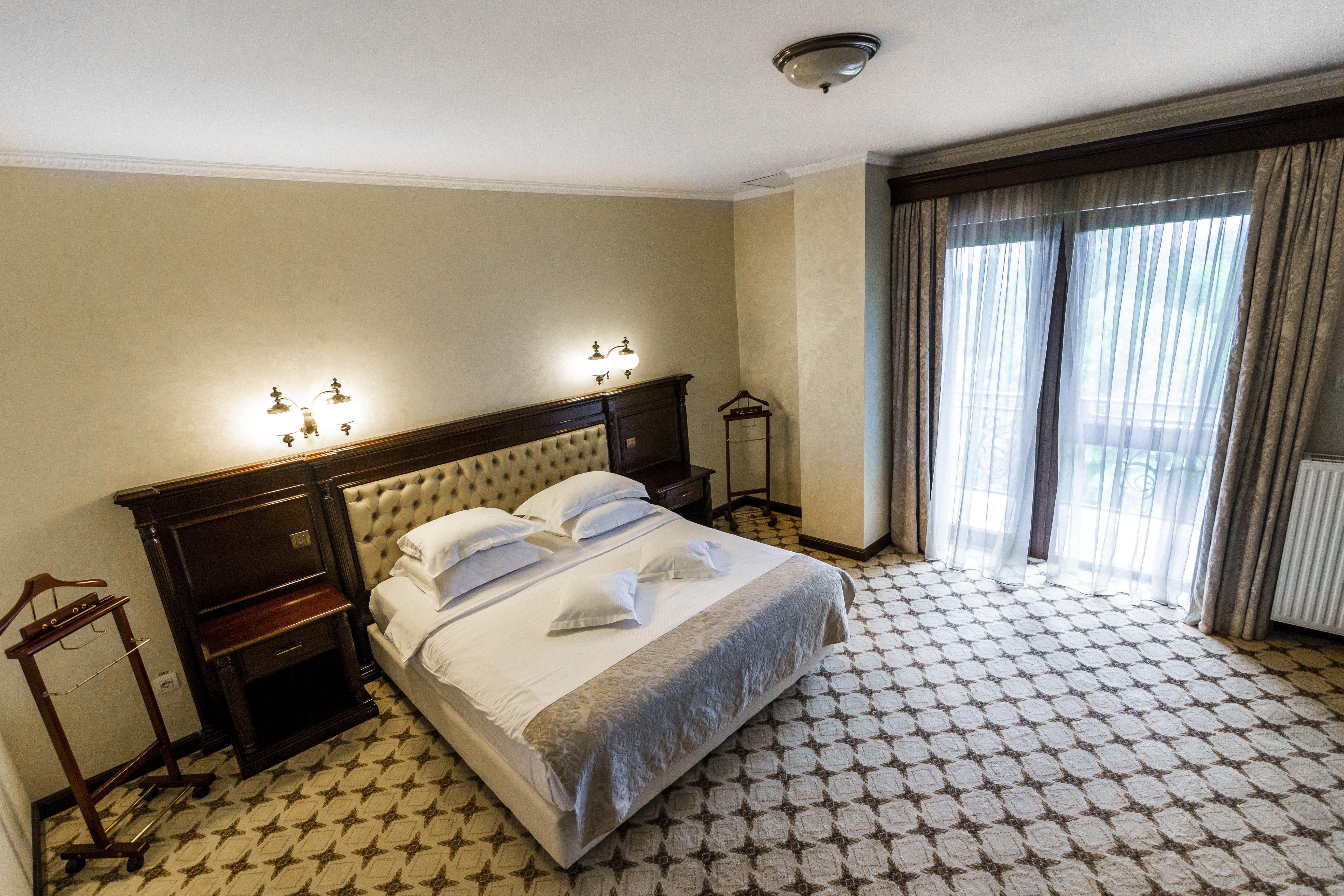 Hotel Golden House Craiova Esterno foto
