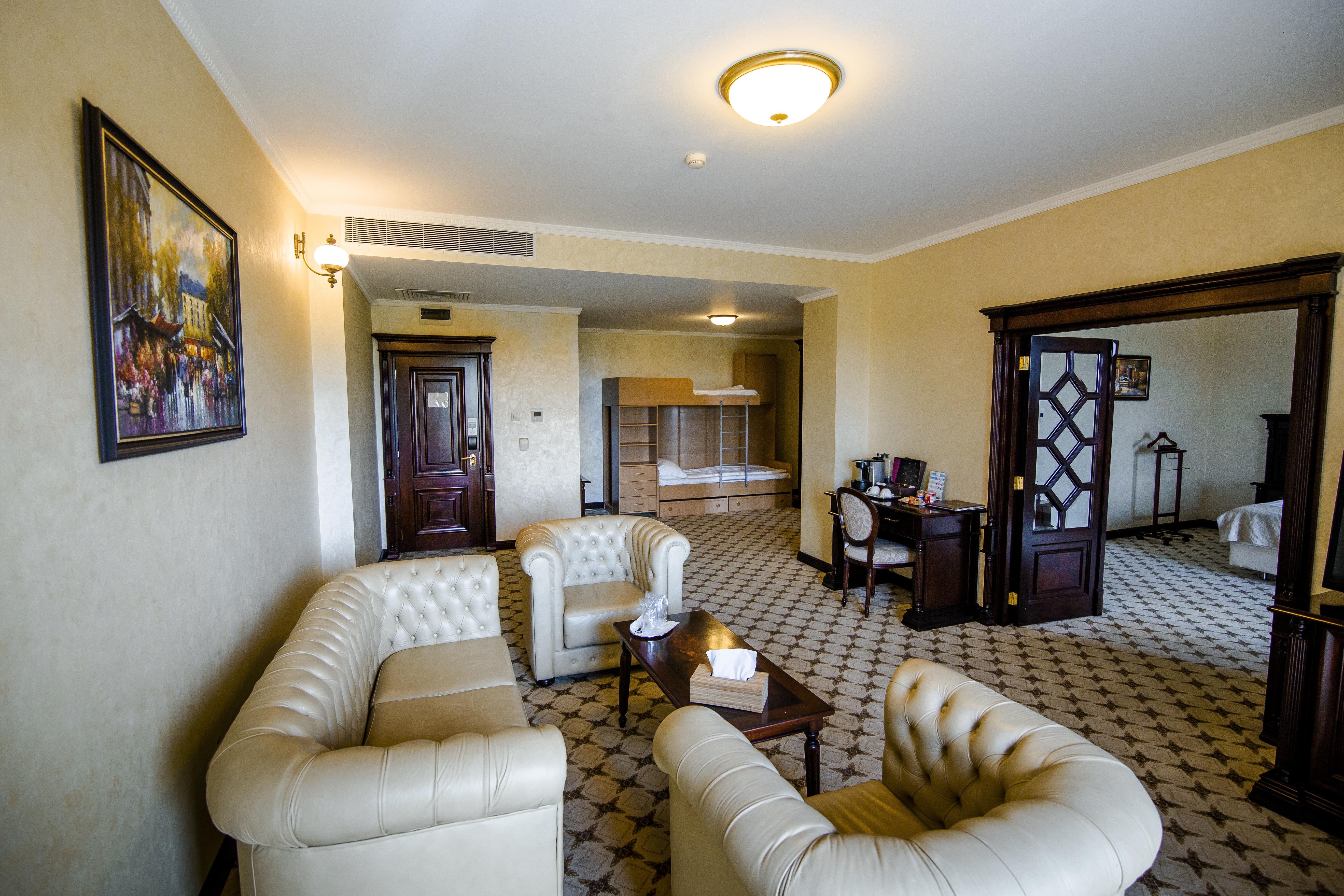 Hotel Golden House Craiova Esterno foto