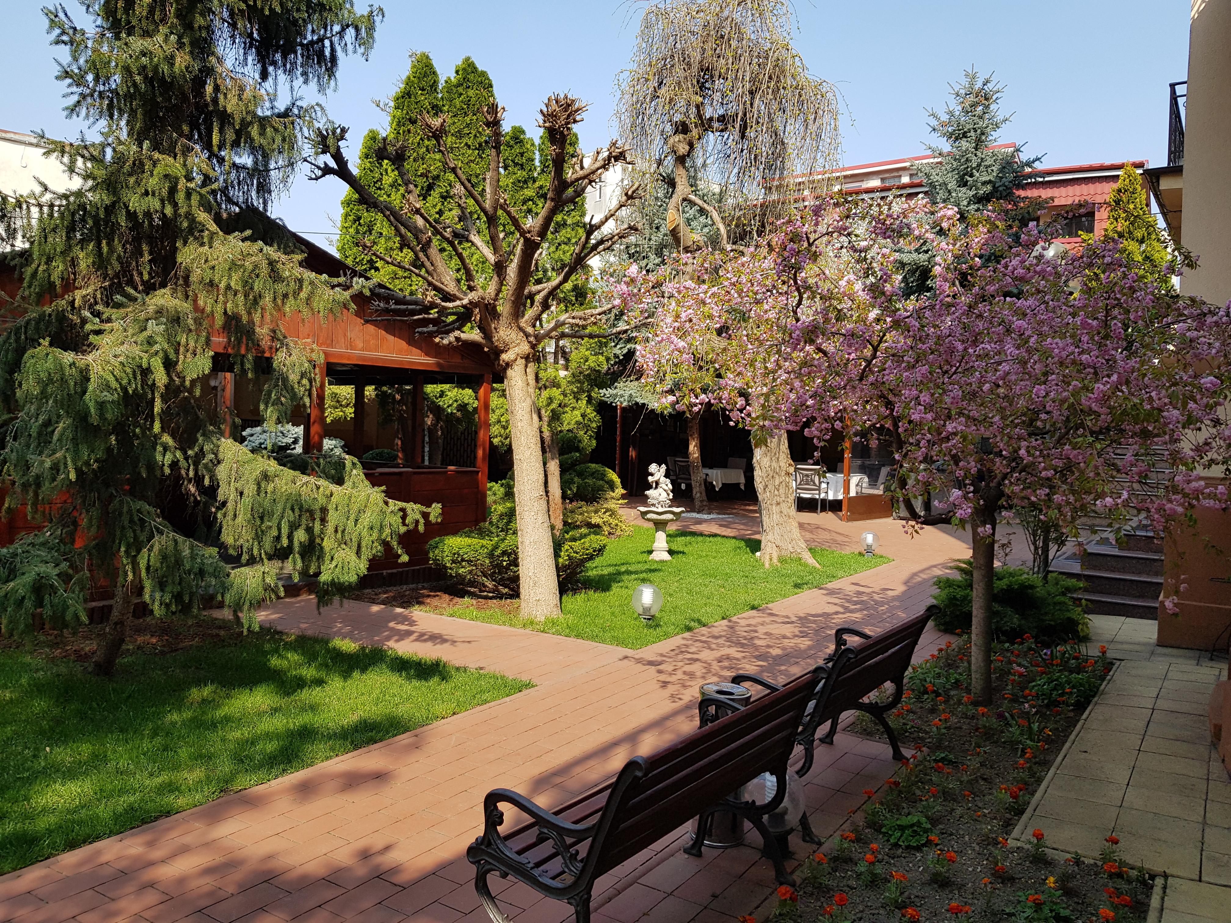 Hotel Golden House Craiova Esterno foto