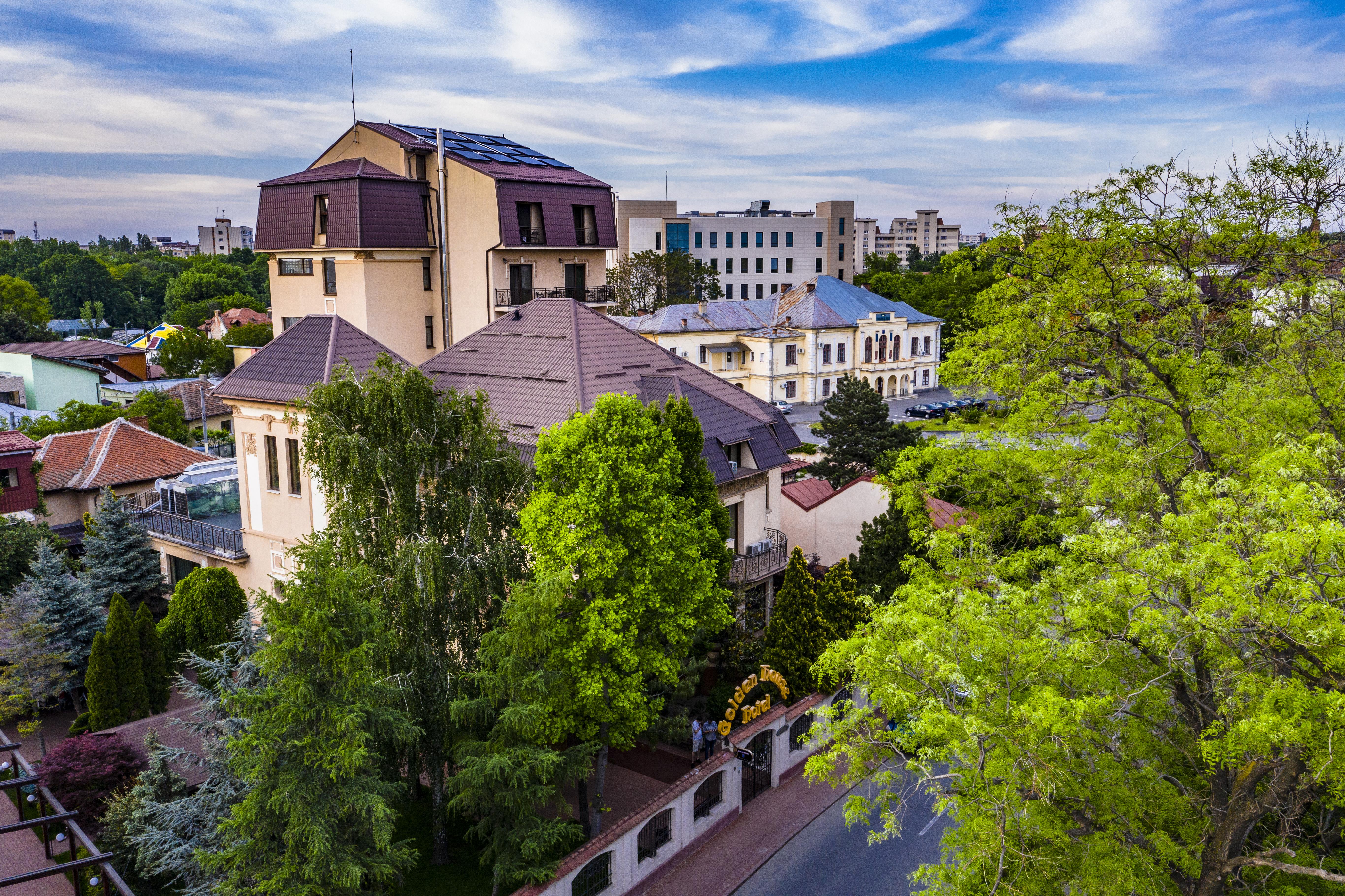 Hotel Golden House Craiova Esterno foto